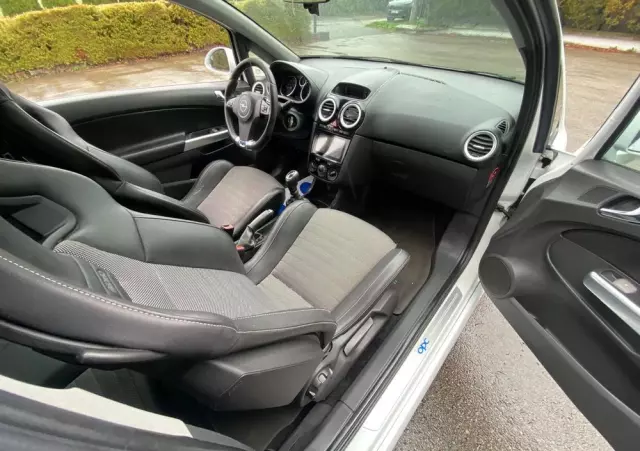 OPEL Corsa 1.6 T OPC