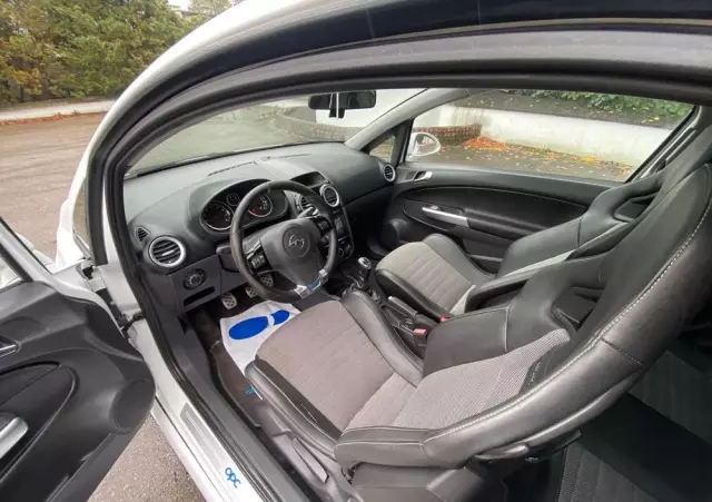 OPEL Corsa 1.6 T OPC