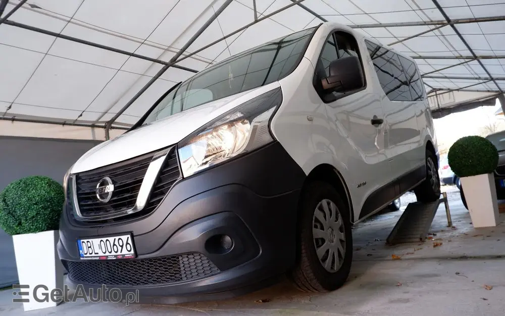 NISSAN NV300 