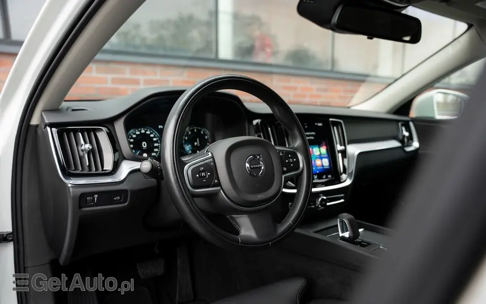 VOLVO V60 B3 B Geartronic Momentum Pro