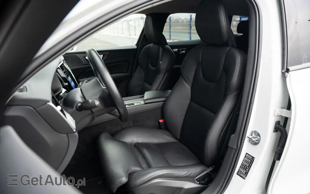 VOLVO V60 B3 B Geartronic Momentum Pro
