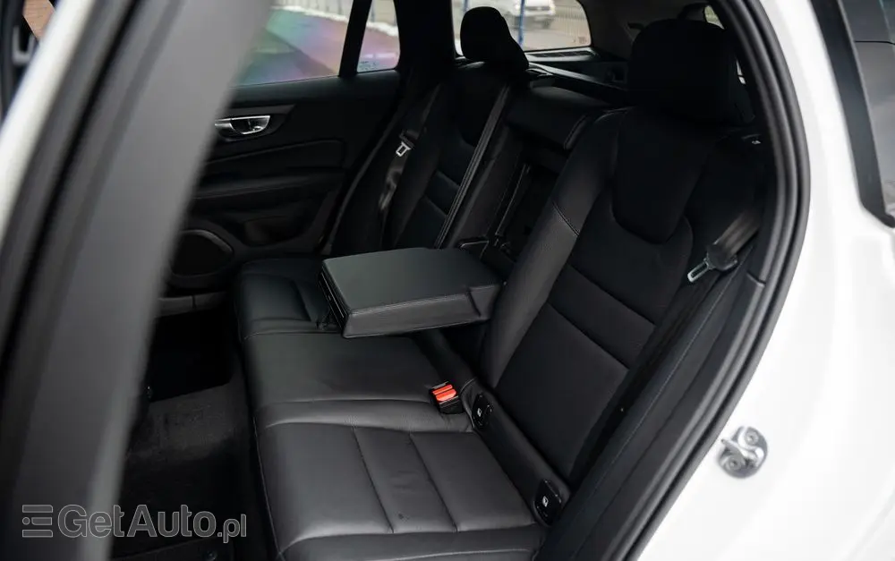 VOLVO V60 B3 B Geartronic Momentum Pro