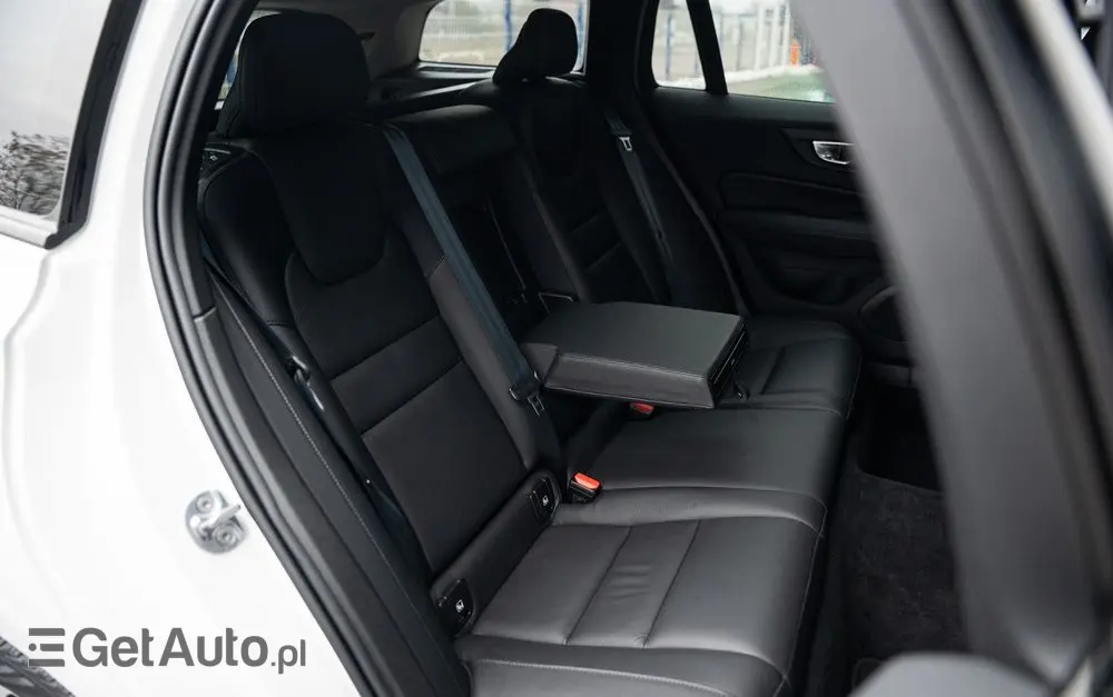 VOLVO V60 B3 B Geartronic Momentum Pro