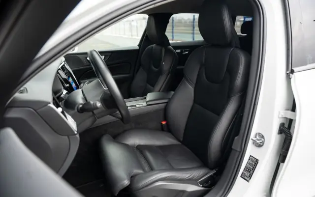 VOLVO V60 B3 B Geartronic Momentum Pro