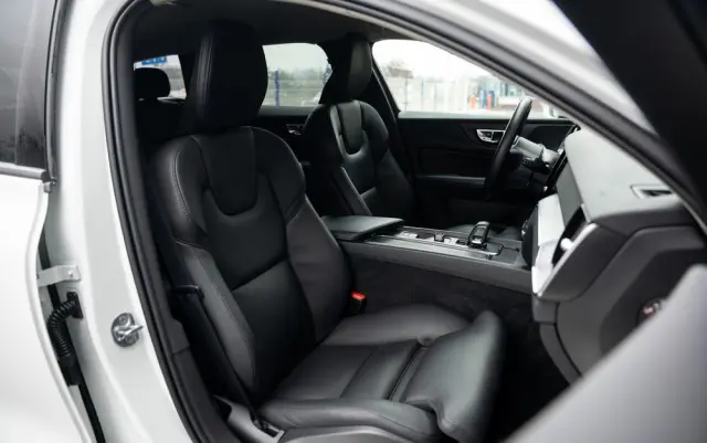 VOLVO V60 B3 B Geartronic Momentum Pro