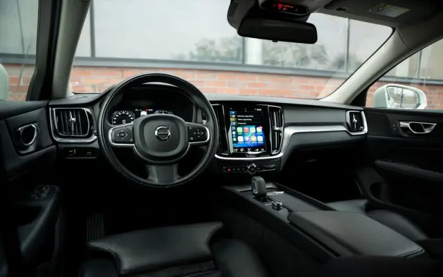 VOLVO V60 B3 B Geartronic Momentum Pro