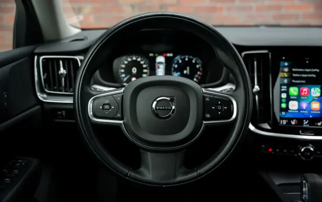 VOLVO V60 B3 B Geartronic Momentum Pro