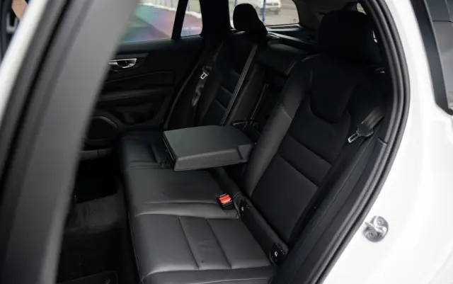 VOLVO V60 B3 B Geartronic Momentum Pro