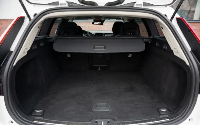 VOLVO V60 B3 B Geartronic Momentum Pro