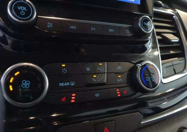 FORD Tourneo Custom 2.0 EcoBlue L2 Titanium SelectShift