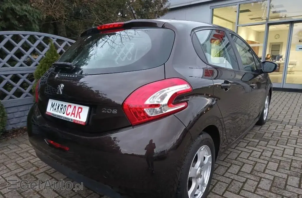 PEUGEOT 208 