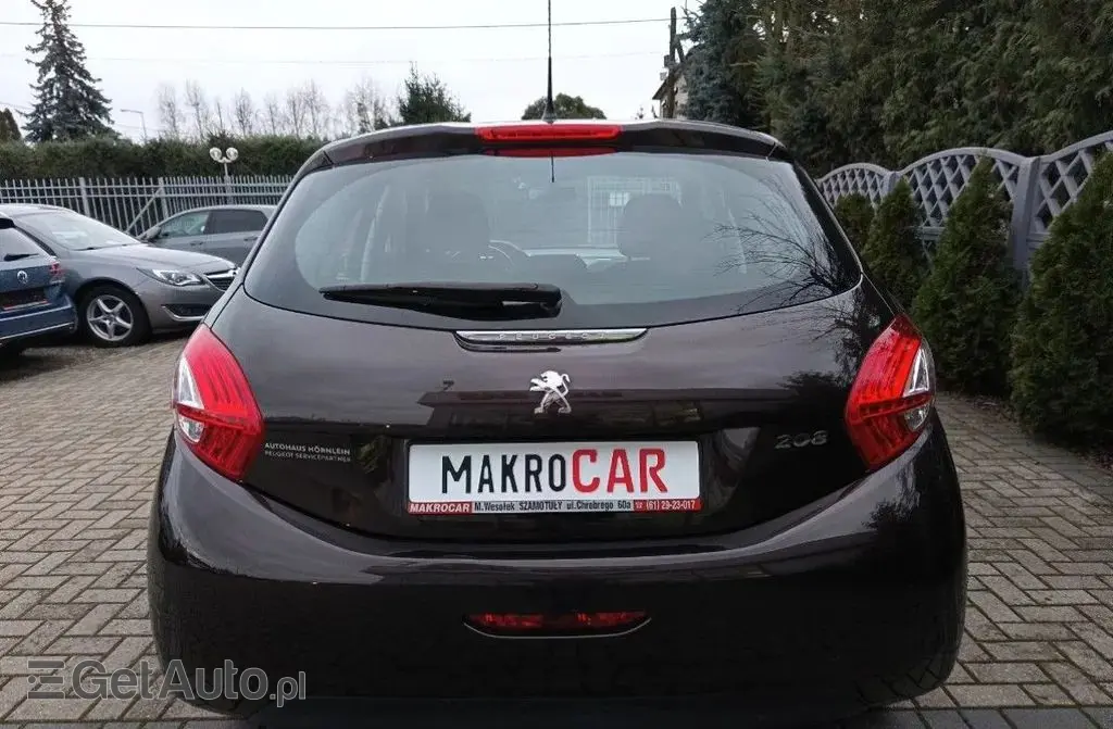 PEUGEOT 208 