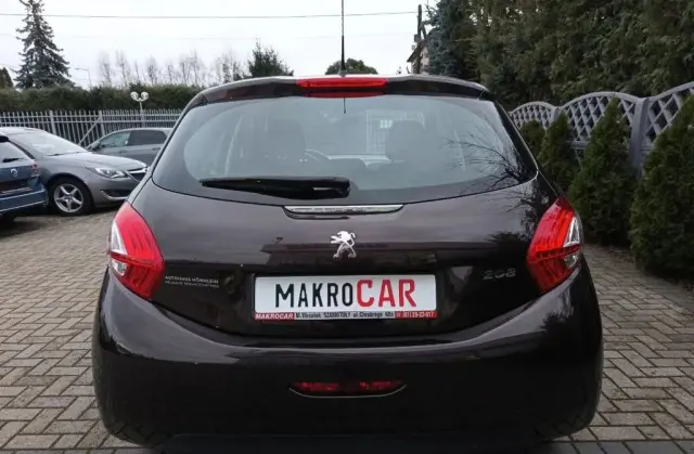 PEUGEOT 208 
