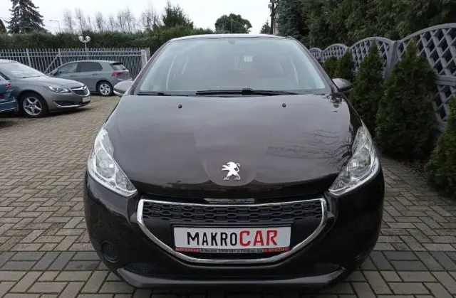 PEUGEOT 208 
