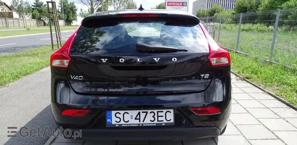 VOLVO V40 
