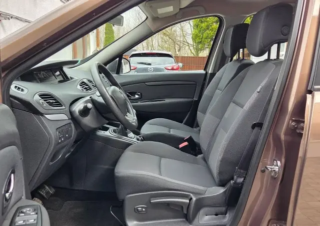 RENAULT Scenic 1.6 16V TomTom Edition