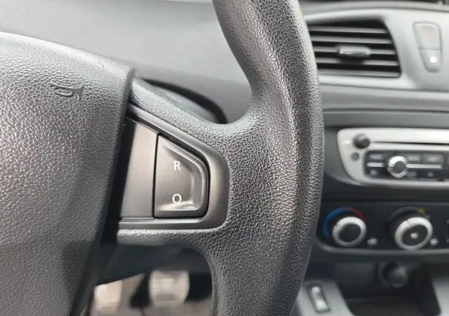 RENAULT Scenic 1.6 16V TomTom Edition