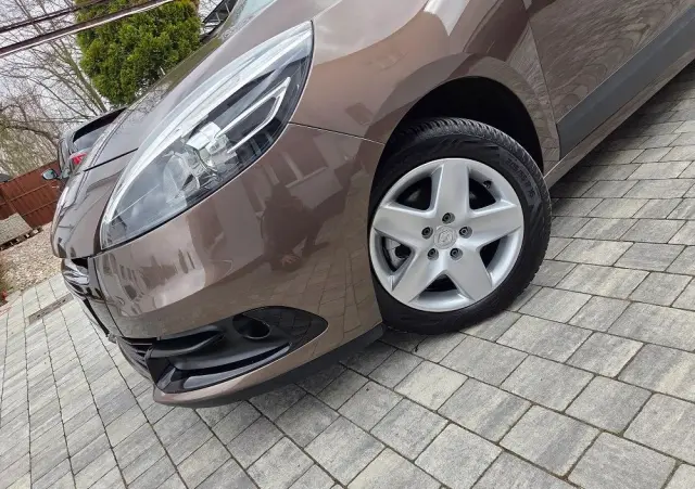 RENAULT Scenic 1.6 16V TomTom Edition