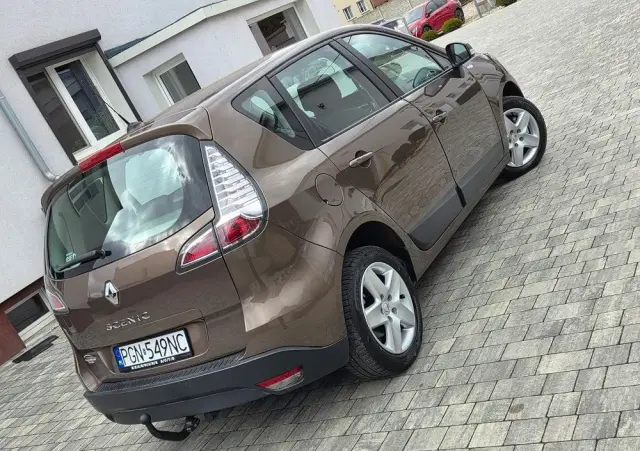RENAULT Scenic 1.6 16V TomTom Edition
