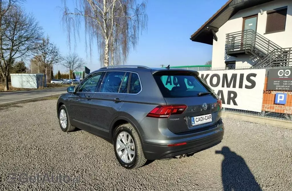 VOLKSWAGEN Tiguan 
