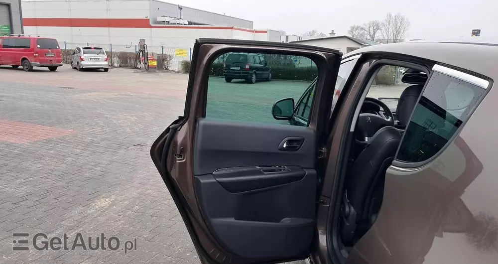 PEUGEOT 3008 2.0 HDi HYbrid4