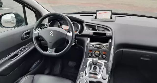 PEUGEOT 3008 2.0 HDi HYbrid4