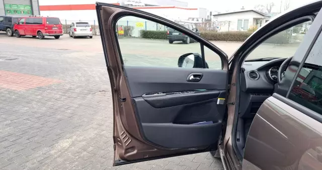 PEUGEOT 3008 2.0 HDi HYbrid4