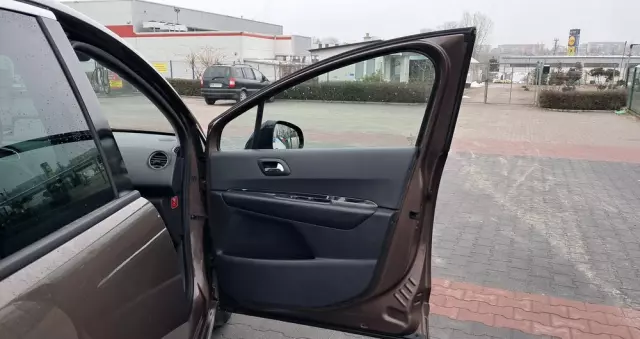 PEUGEOT 3008 2.0 HDi HYbrid4