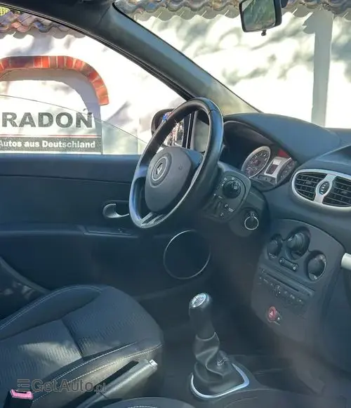 RENAULT Clio 