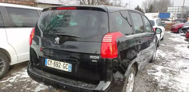 PEUGEOT 5008 
