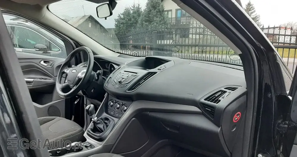 FORD Kuga 1.5 EcoBoost 2x4 Trend