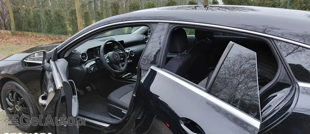 MERCEDES-BENZ CLA 180 Edition 2022