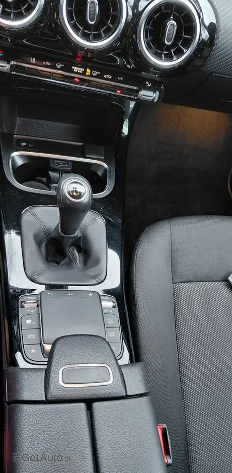 MERCEDES-BENZ CLA 180 Edition 2022