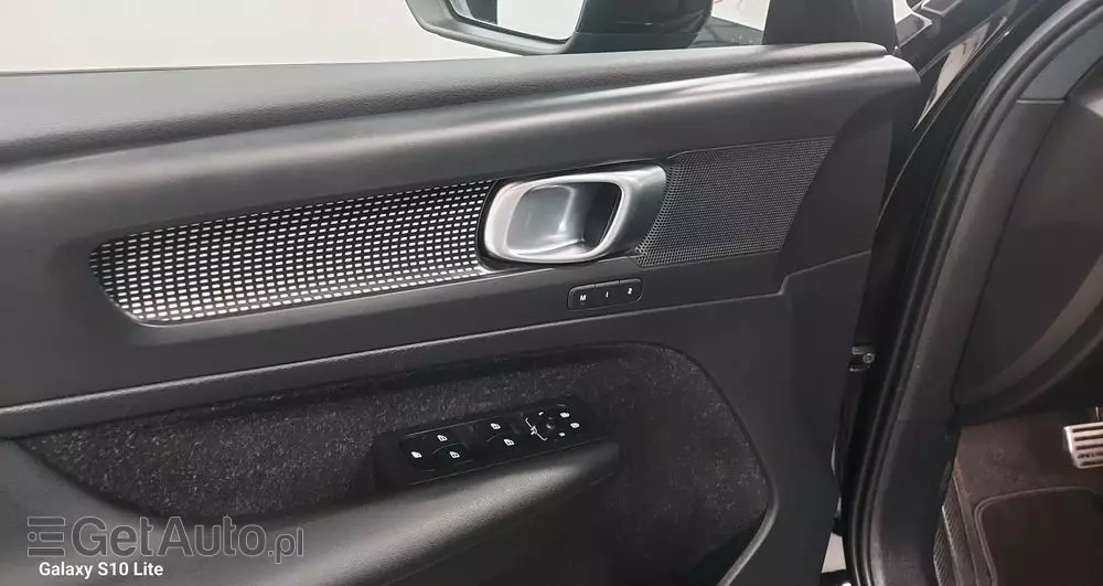 VOLVO XC 40 D4 AWD Geartronic R-Design