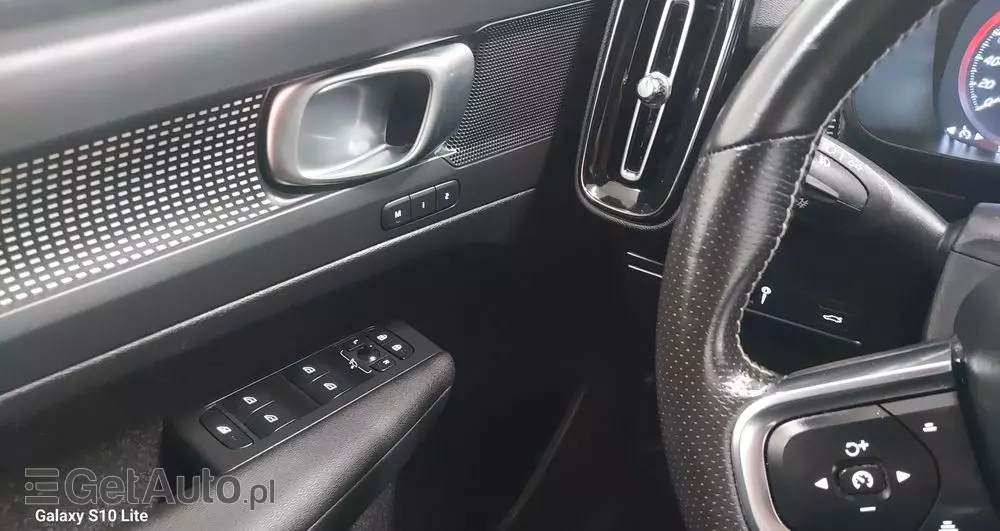 VOLVO XC 40 D4 AWD Geartronic R-Design