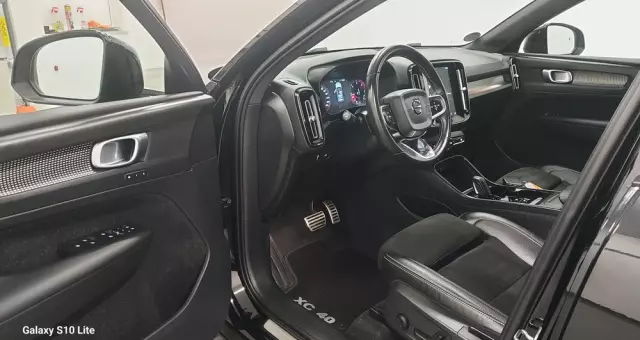 VOLVO XC 40 D4 AWD Geartronic R-Design