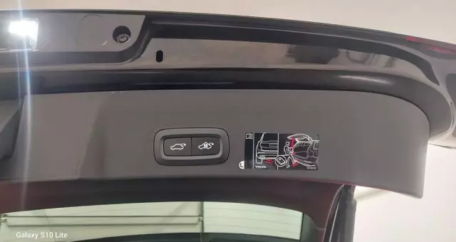 VOLVO XC 40 D4 AWD Geartronic R-Design