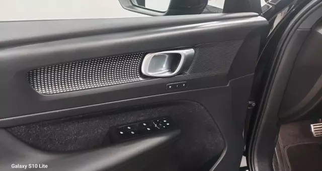 VOLVO XC 40 D4 AWD Geartronic R-Design