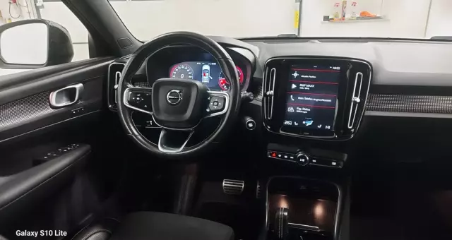 VOLVO XC 40 D4 AWD Geartronic R-Design