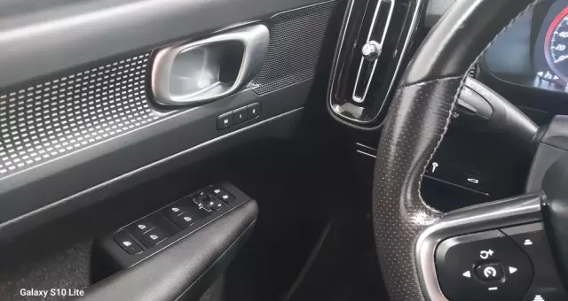 VOLVO XC 40 D4 AWD Geartronic R-Design