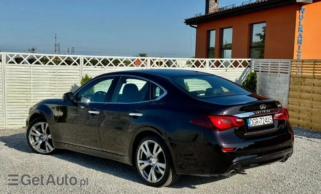 INFINITI Q70 