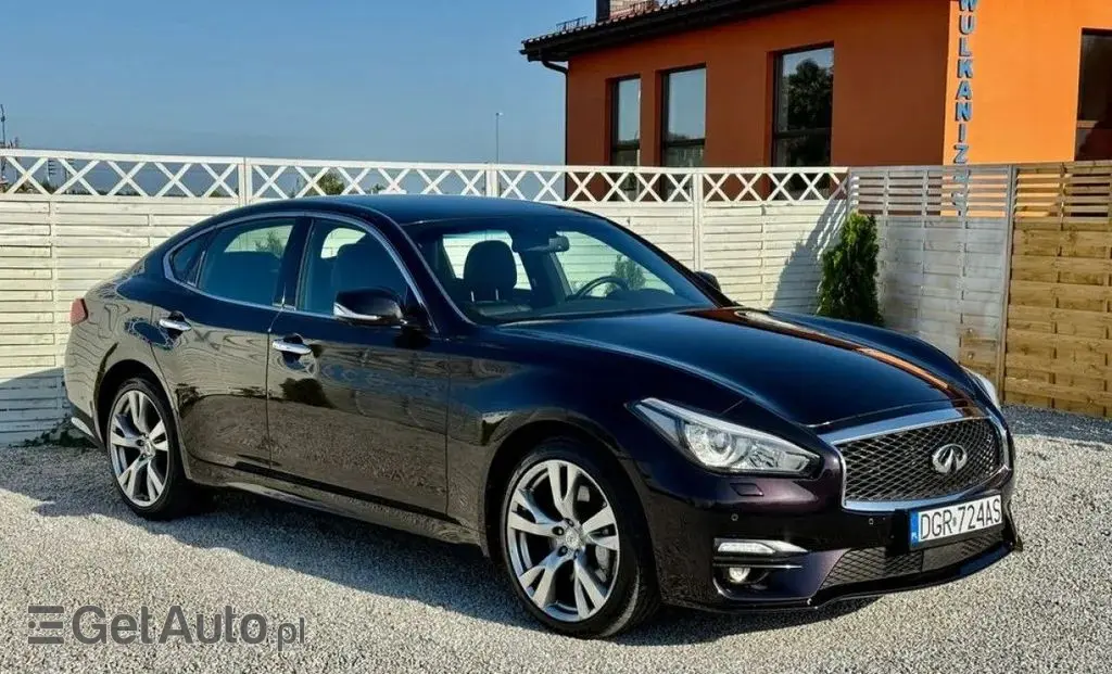 INFINITI Q70 