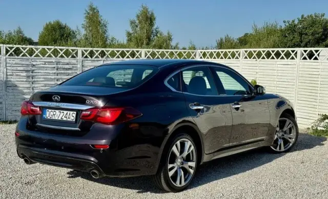 INFINITI Q70 