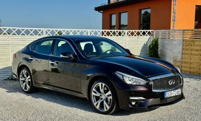 INFINITI Q70 