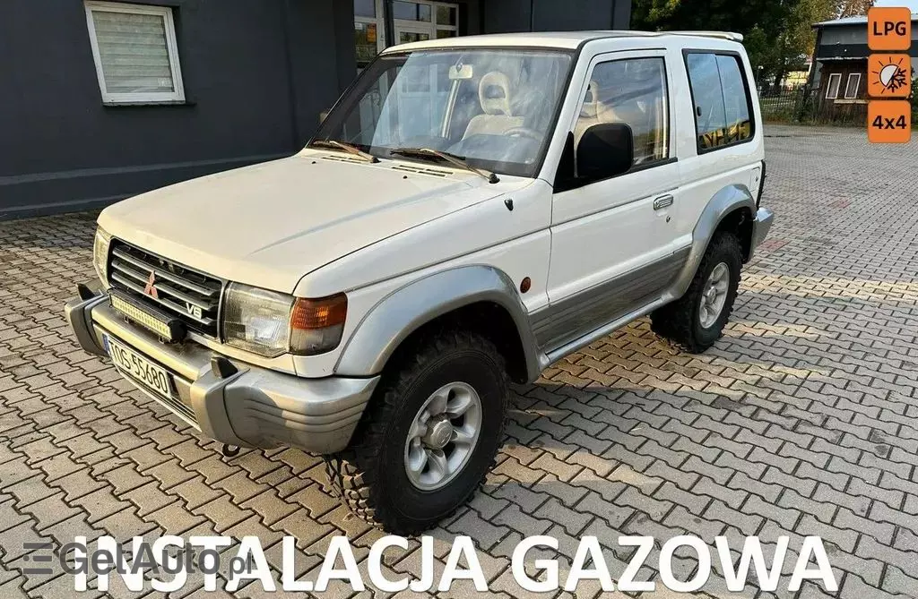 MITSUBISHI Pajero 