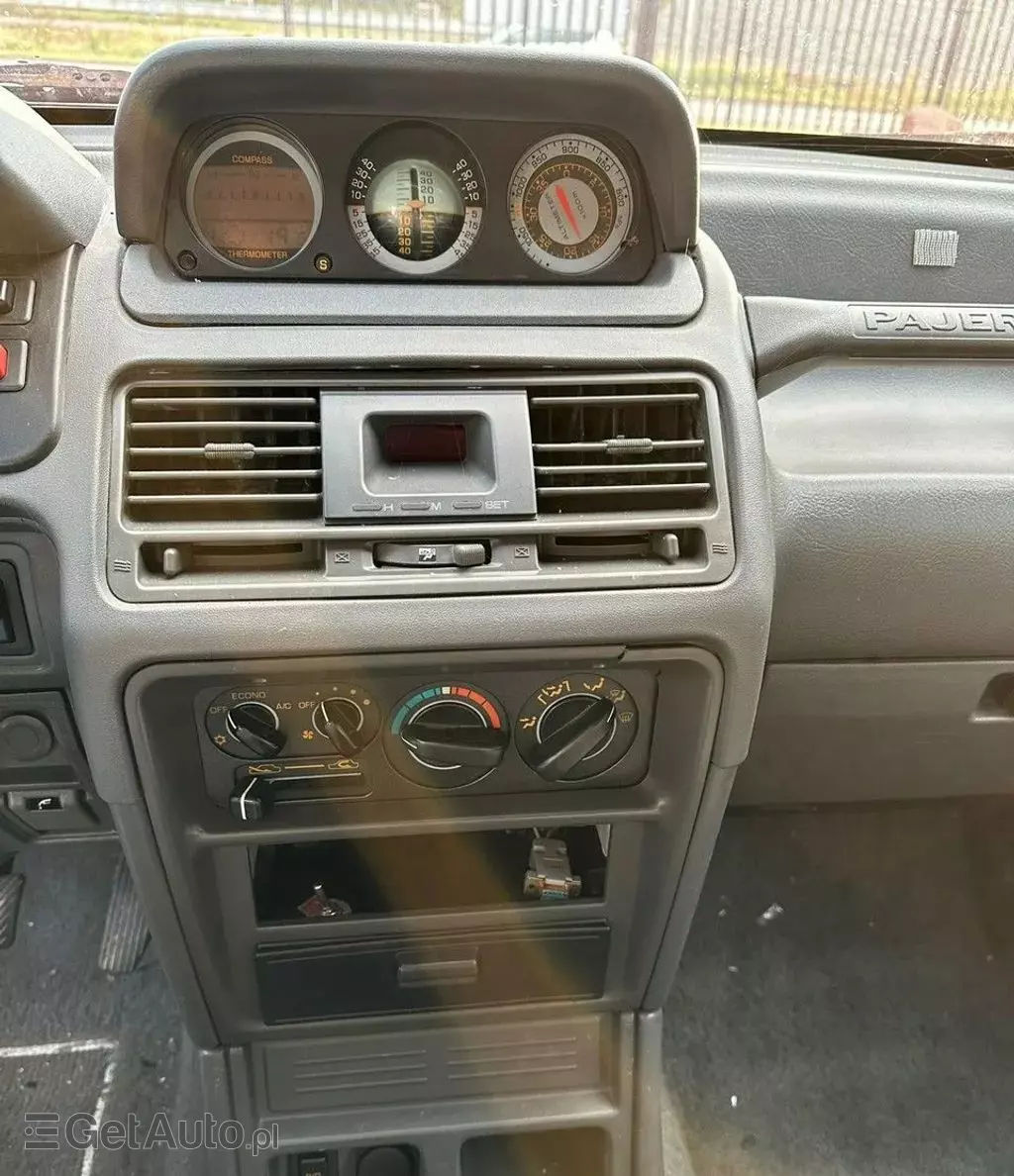 MITSUBISHI Pajero 