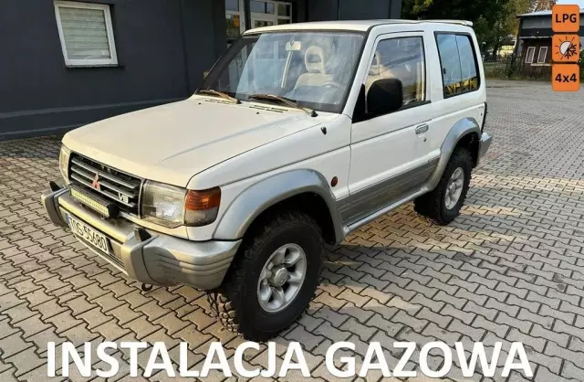 MITSUBISHI Pajero 