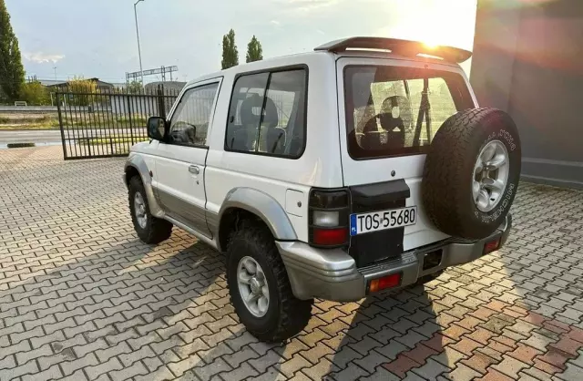 MITSUBISHI Pajero 