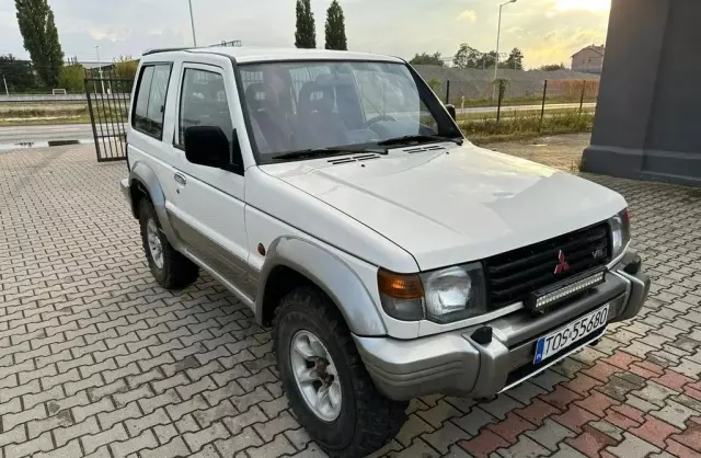MITSUBISHI Pajero 