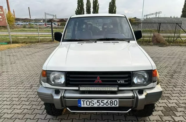 MITSUBISHI Pajero 
